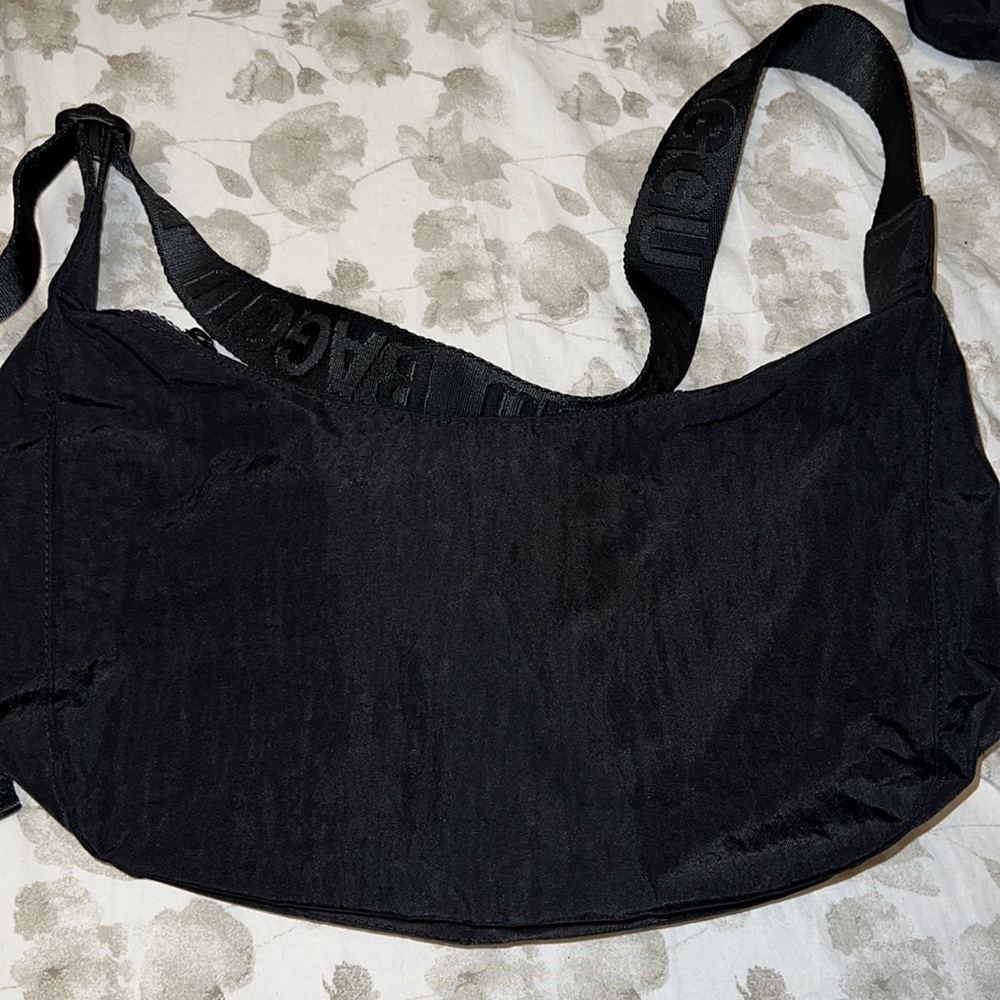 New Baggu Medium Crescent bag